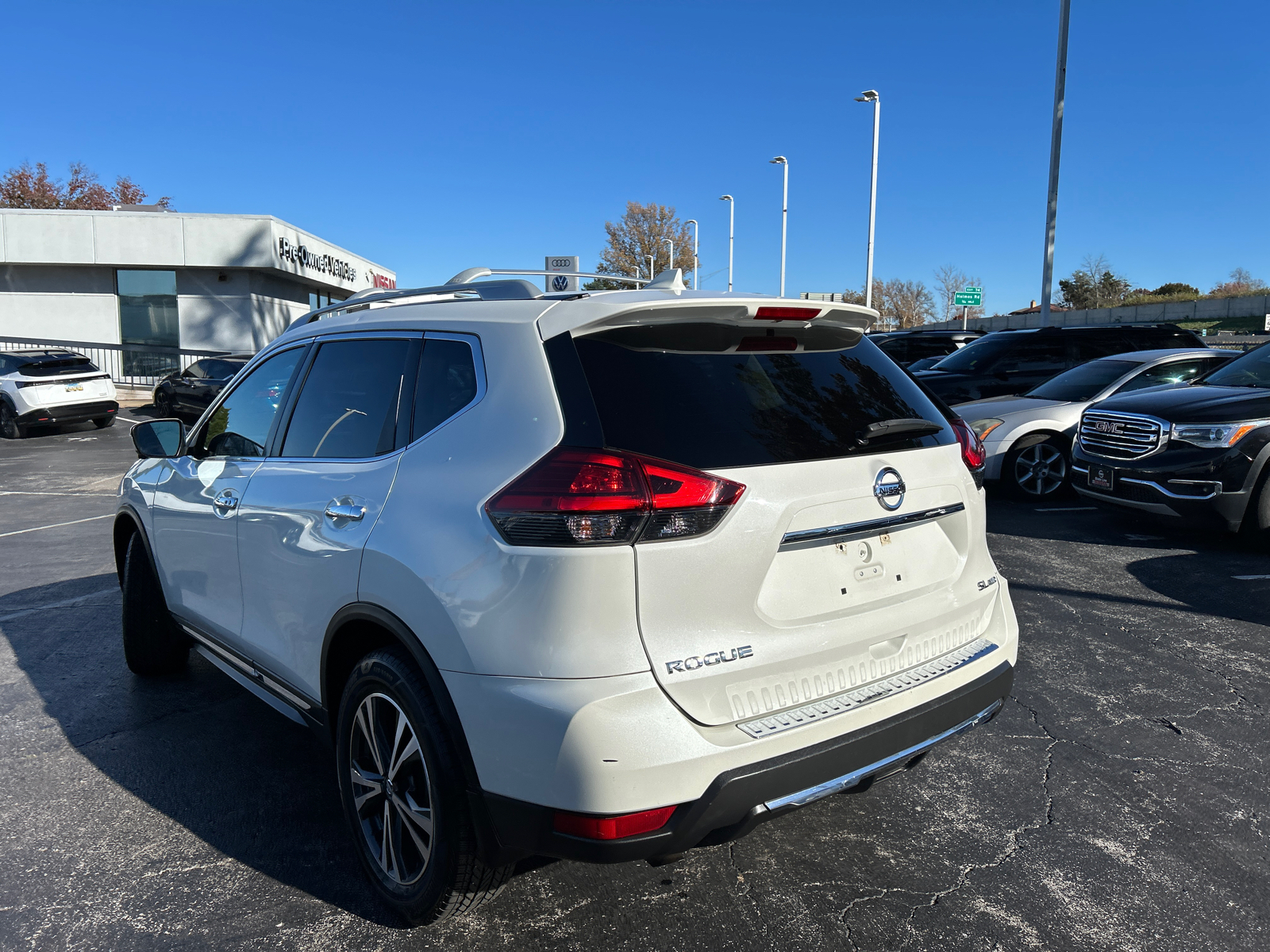 2017 Nissan Rogue SL 12