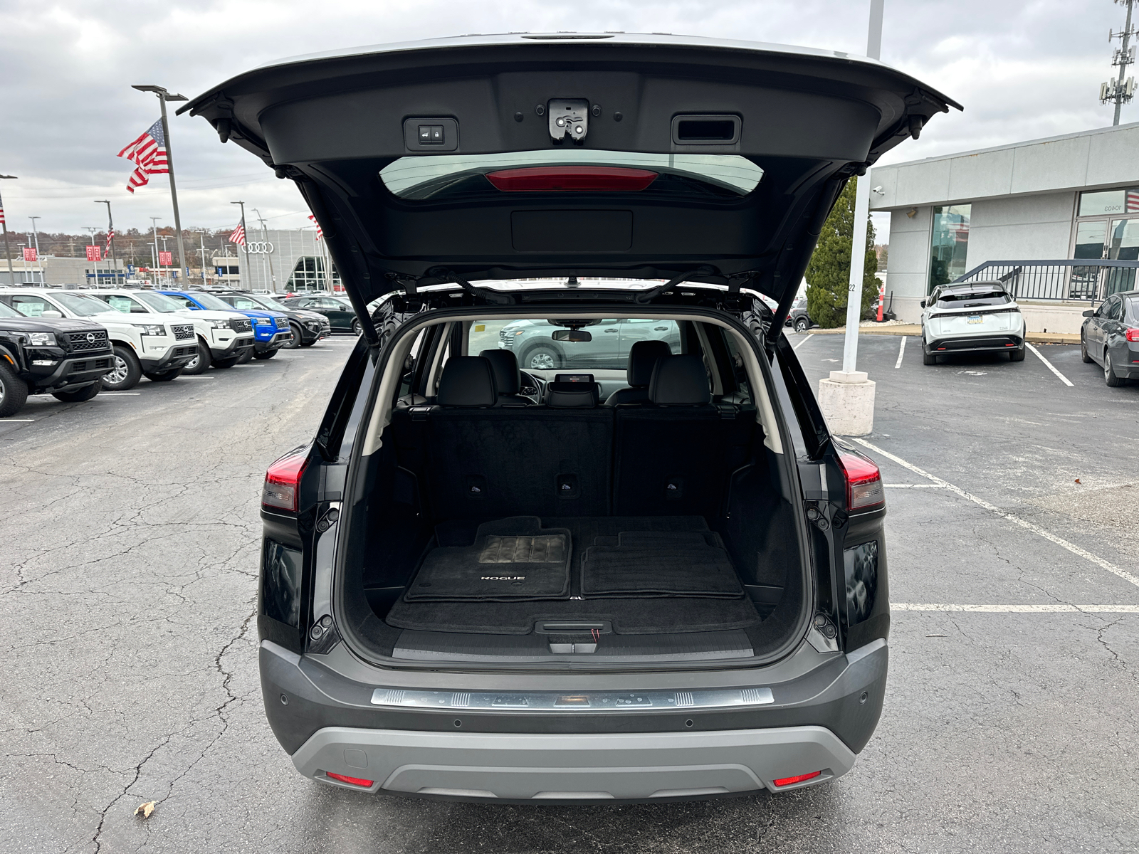 2021 Nissan Rogue SV 10