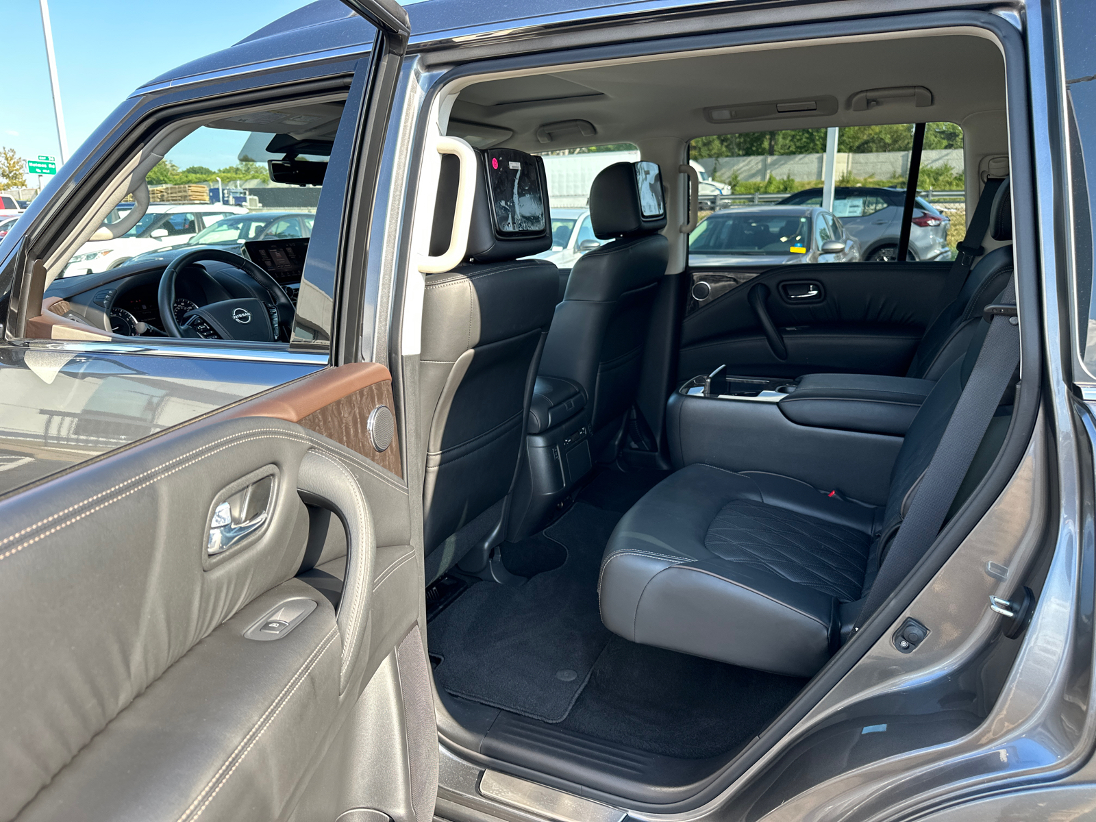 2023 Nissan Armada Platinum 13