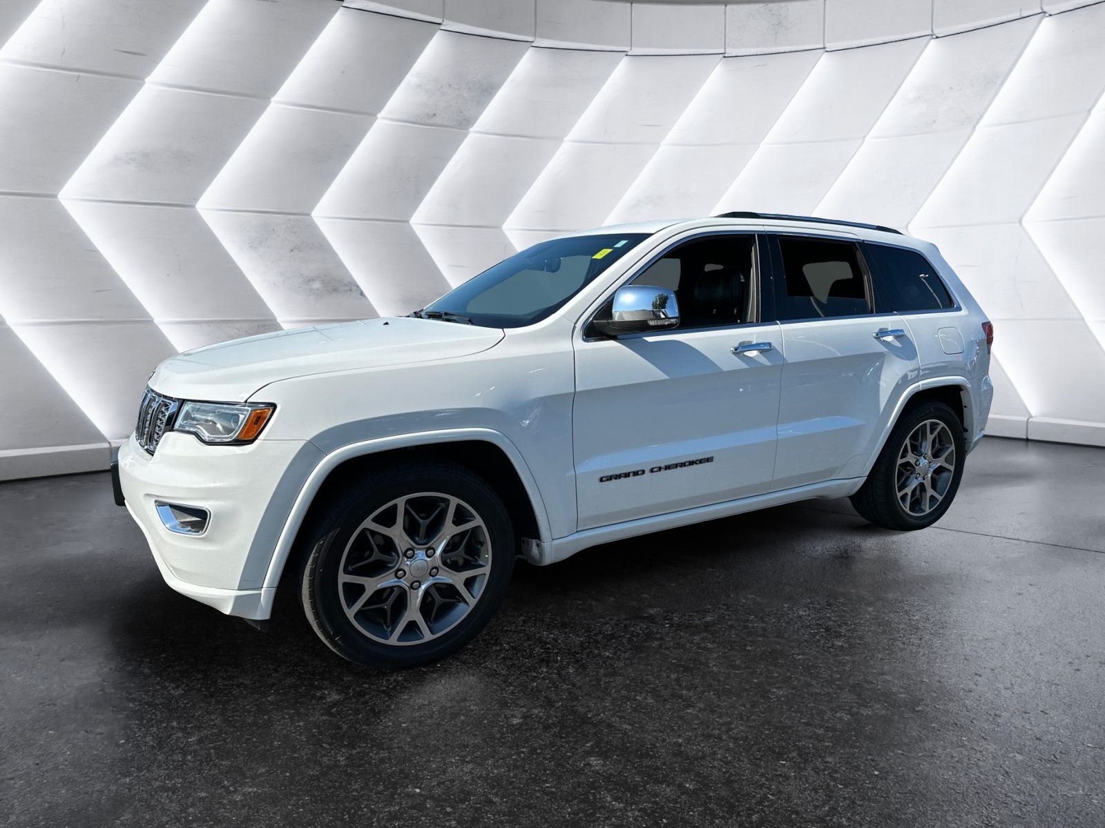 2020 Jeep Grand Cherokee Overland 1