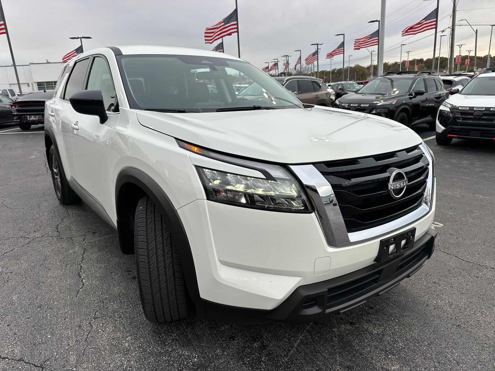 2024 Nissan Pathfinder S 4