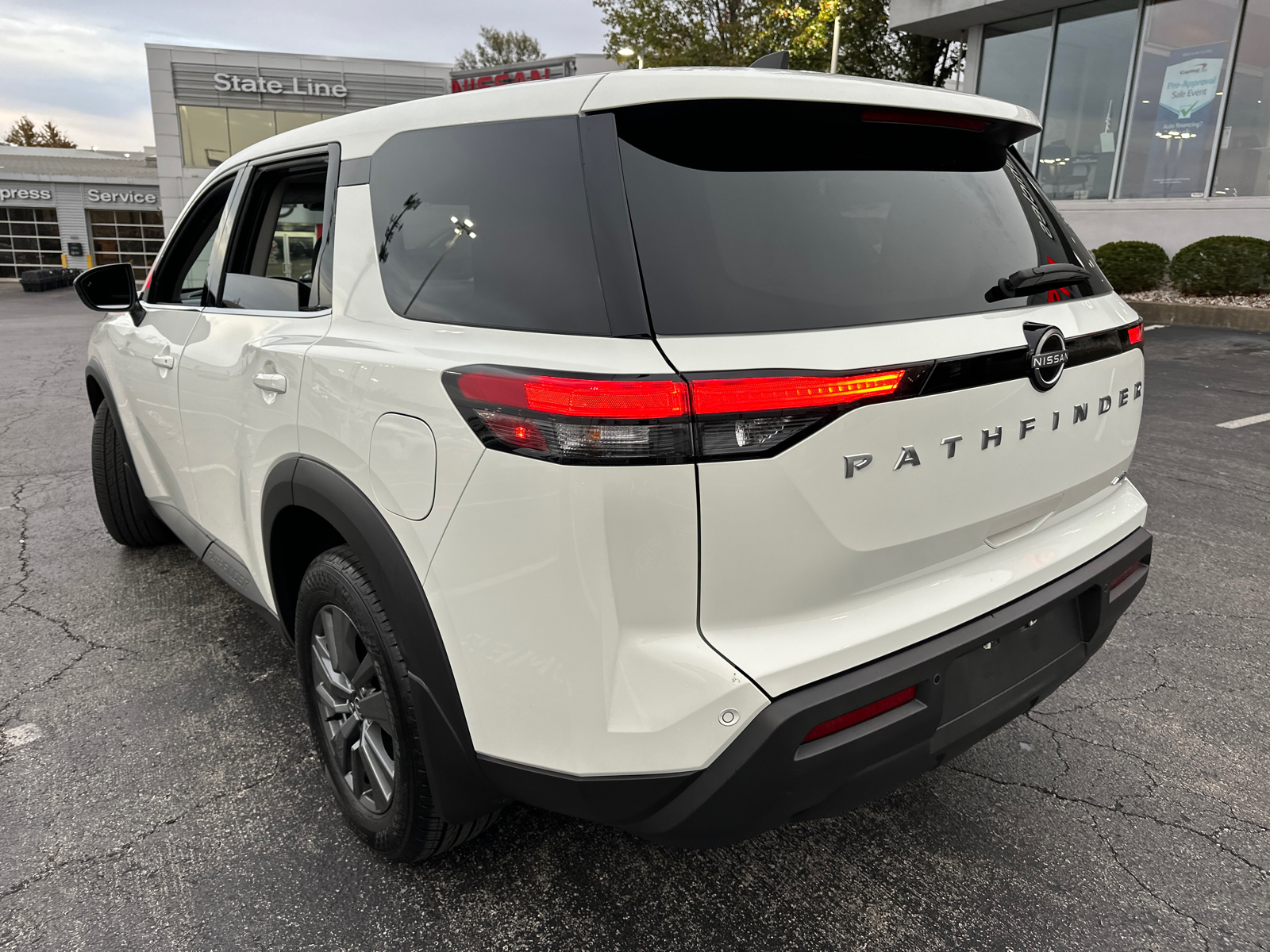 2024 Nissan Pathfinder S 8