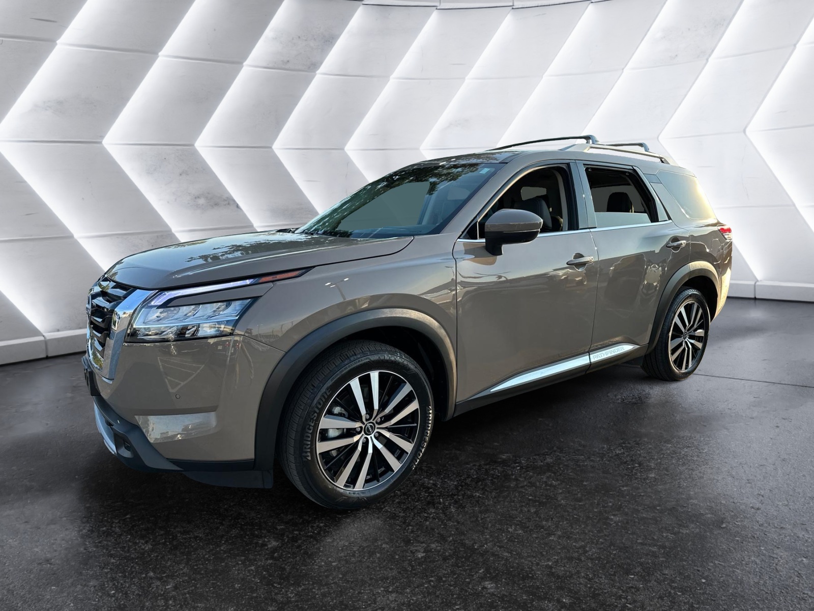 2023 Nissan Pathfinder Platinum 1