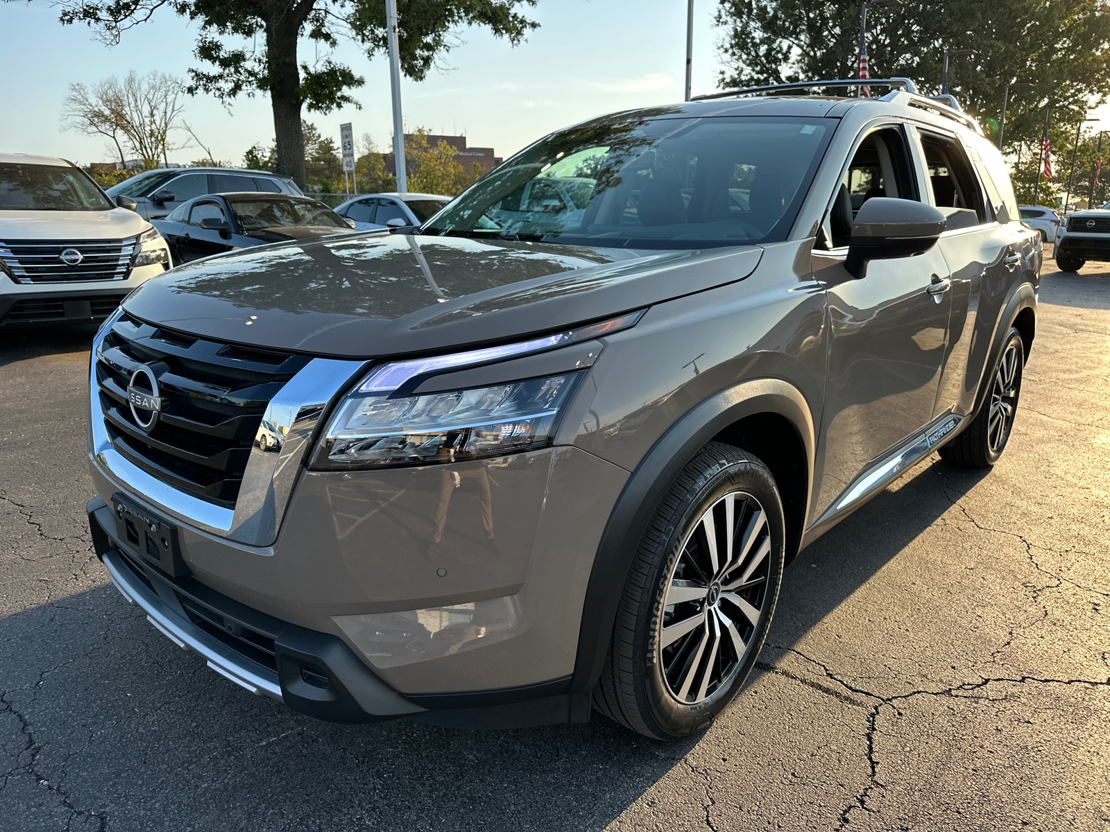 2023 Nissan Pathfinder Platinum 2