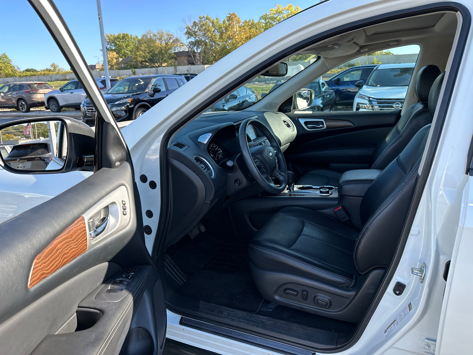 2020 Nissan Pathfinder Platinum 43