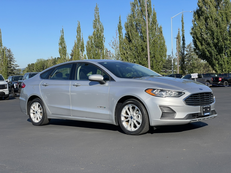 2019 Ford Fusion Hybrid SE 1