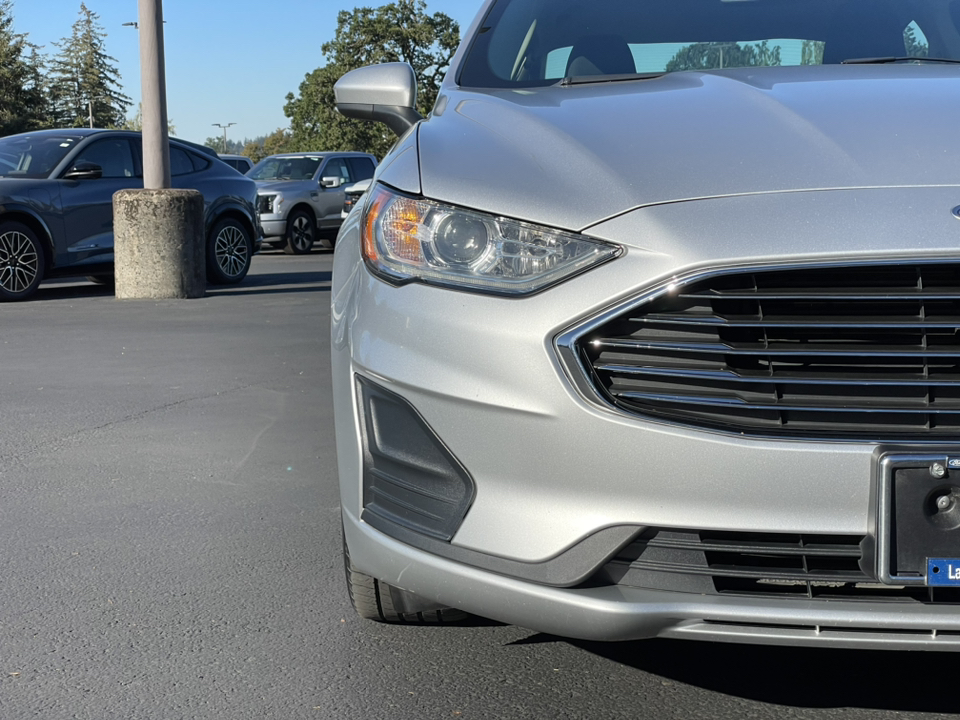 2019 Ford Fusion Hybrid SE 8