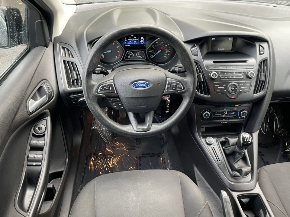 2015 Ford Focus SE 12