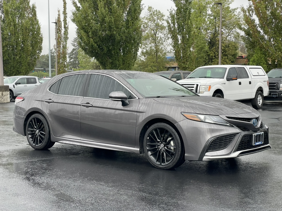 2022 Toyota Camry Hybrid XSE 1