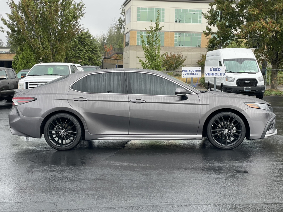 2022 Toyota Camry Hybrid XSE 2