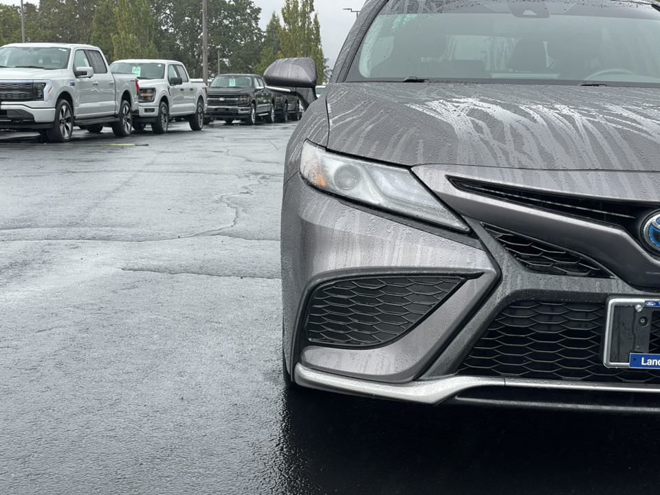 2022 Toyota Camry Hybrid XSE 8