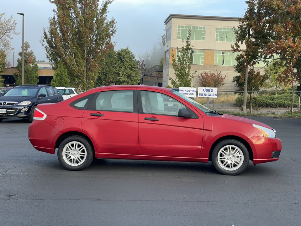 2011 Ford Focus SE 2