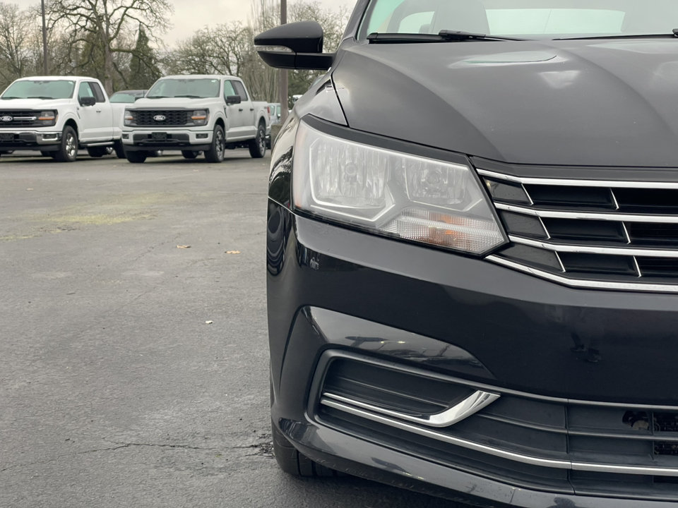 2018 Volkswagen Passat 2.0T SE 8