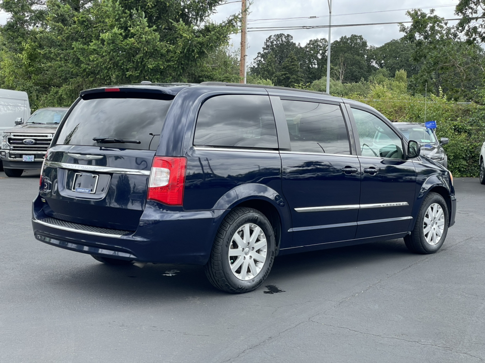 2014 Chrysler Town & Country Touring 3