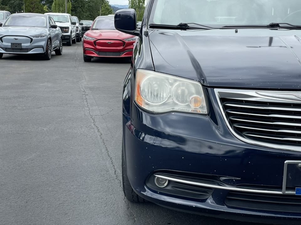 2014 Chrysler Town & Country Touring 8
