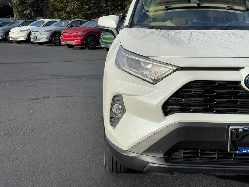 2021 Toyota RAV4 Hybrid XLE Premium 8