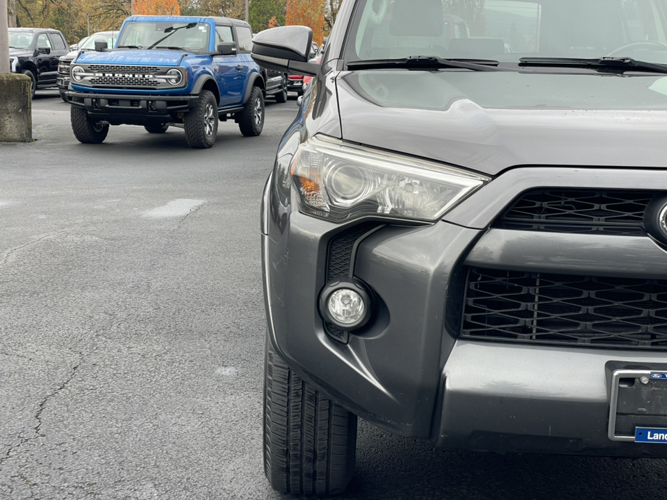 2016 Toyota 4Runner SR5 8