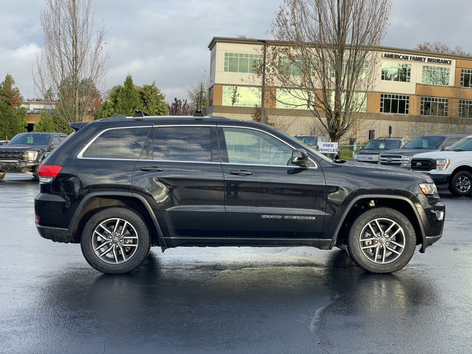 2019 Jeep Grand Cherokee Laredo E 2