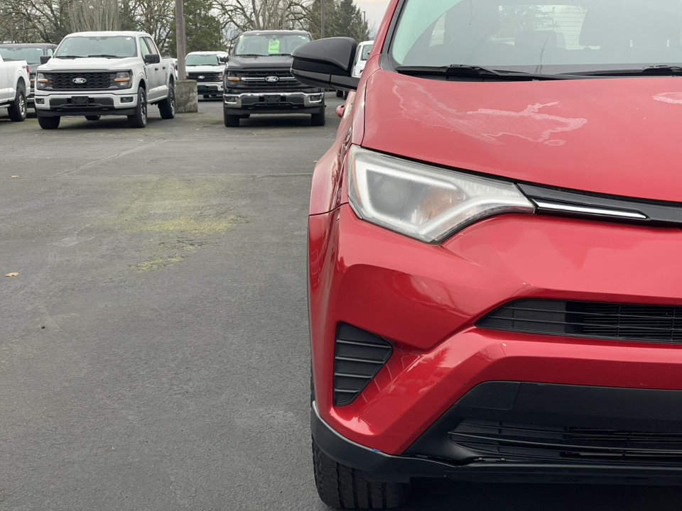 2016 Toyota RAV4 LE 8