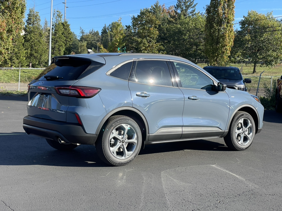 2025 Ford Escape ST-Line 2