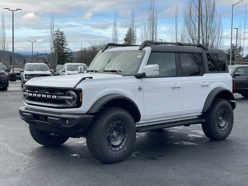 2024 Ford Bronco Outer Banks 3