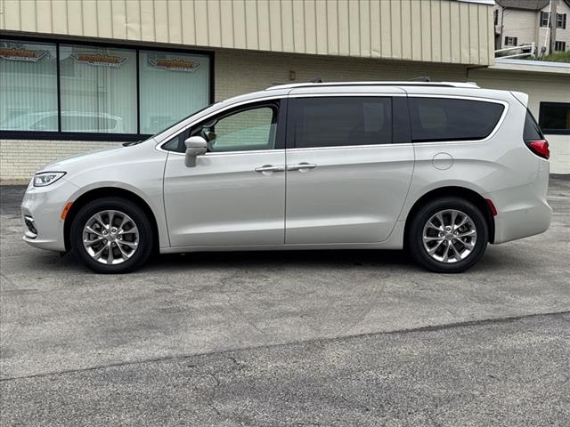 2021 Chrysler Pacifica Touring L 4