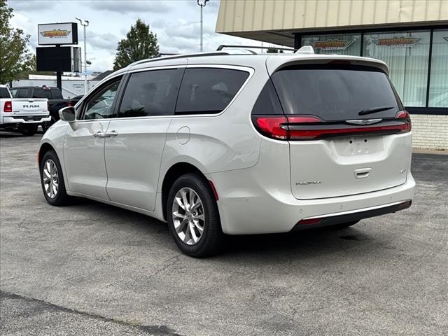 2021 Chrysler Pacifica Touring L 5