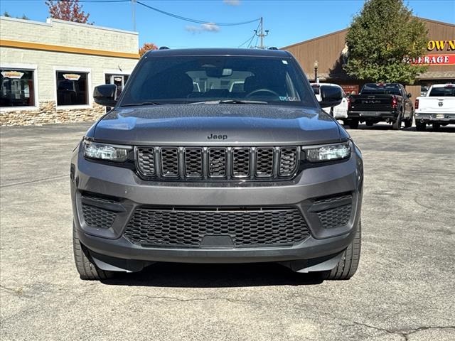 2022 Jeep Grand Cherokee Laredo 2