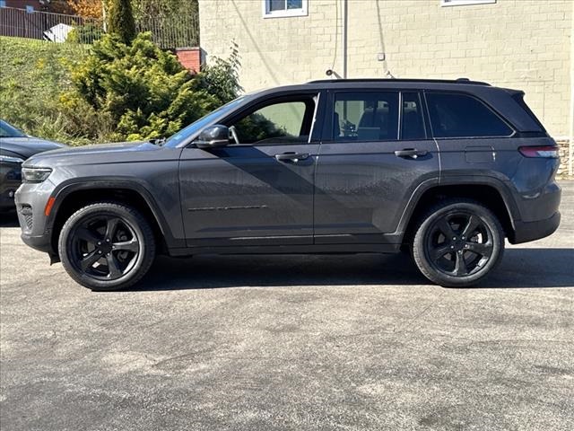 2022 Jeep Grand Cherokee Laredo 4