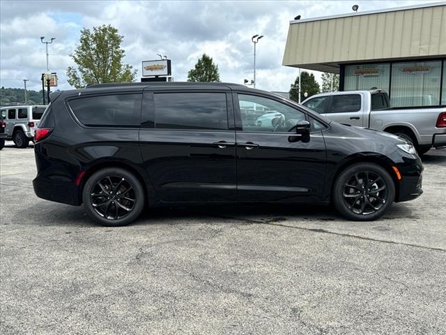 2024 Chrysler Pacifica Touring L 2