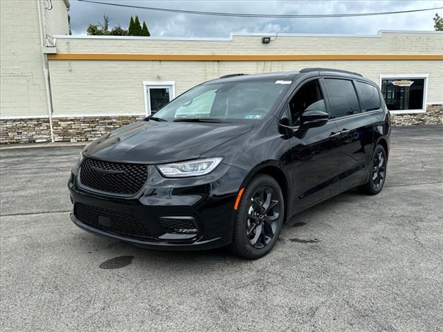 2024 Chrysler Pacifica Touring L 5