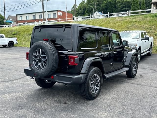 2024 Jeep Wrangler Sahara 3