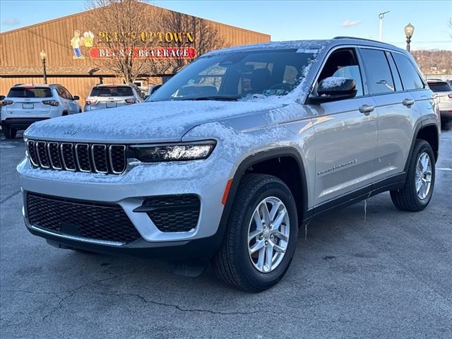 2025 Jeep Grand Cherokee Laredo 3