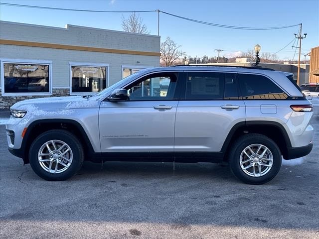 2025 Jeep Grand Cherokee Laredo 4