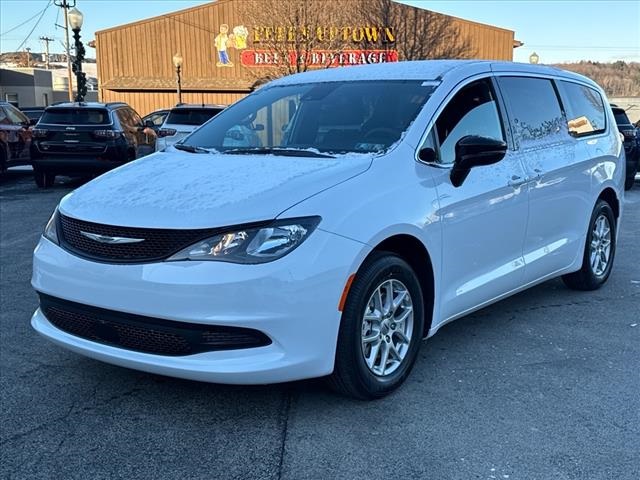 2025 Chrysler Voyager LX 3