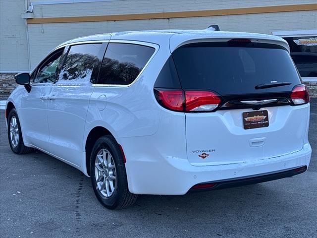 2025 Chrysler Voyager LX 5