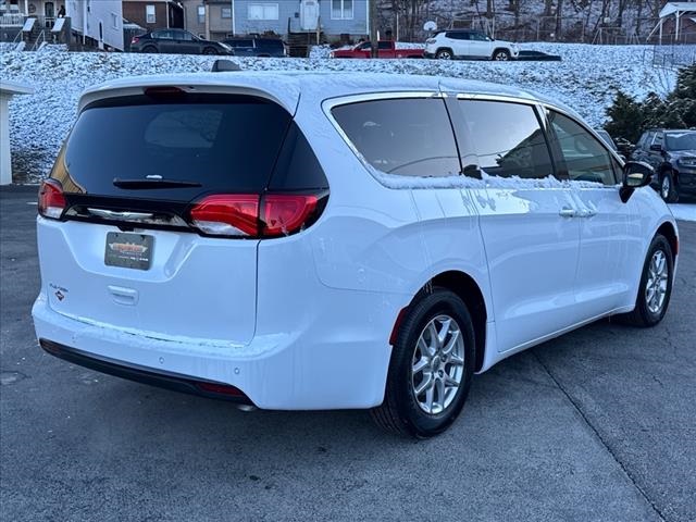 2025 Chrysler Voyager LX 6