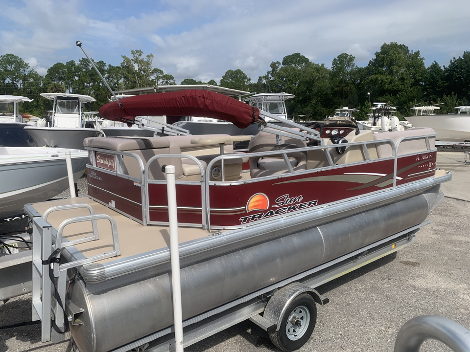 2014 Sun Tracker PARTY BARGE 20  7