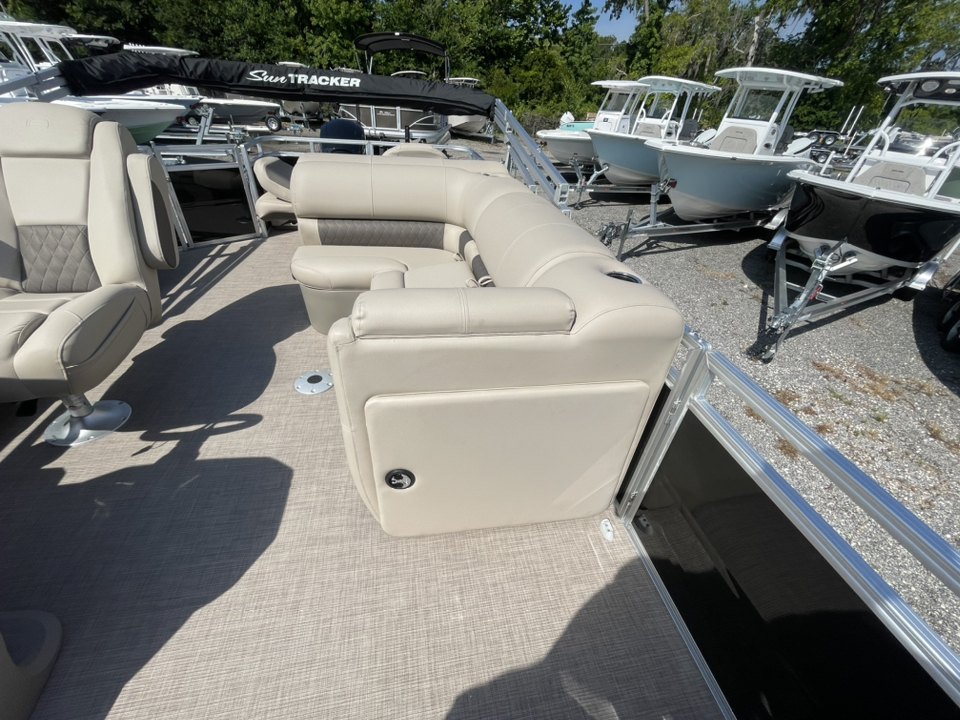 2024 Sun Tracker SPORT FISH 22  21