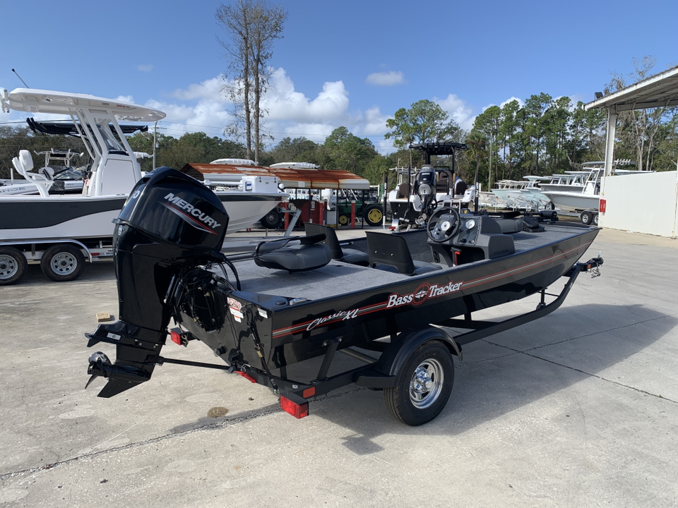 2025 Tracker Marine CLASSIC XL  4