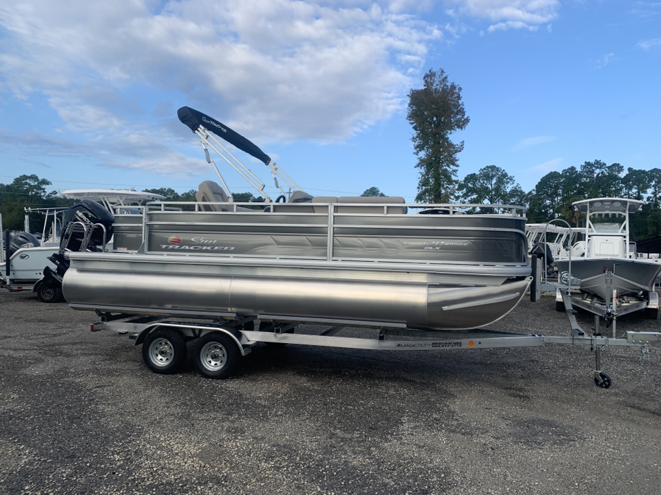 2052 Sun Tracker FISHING BARGE 20  1