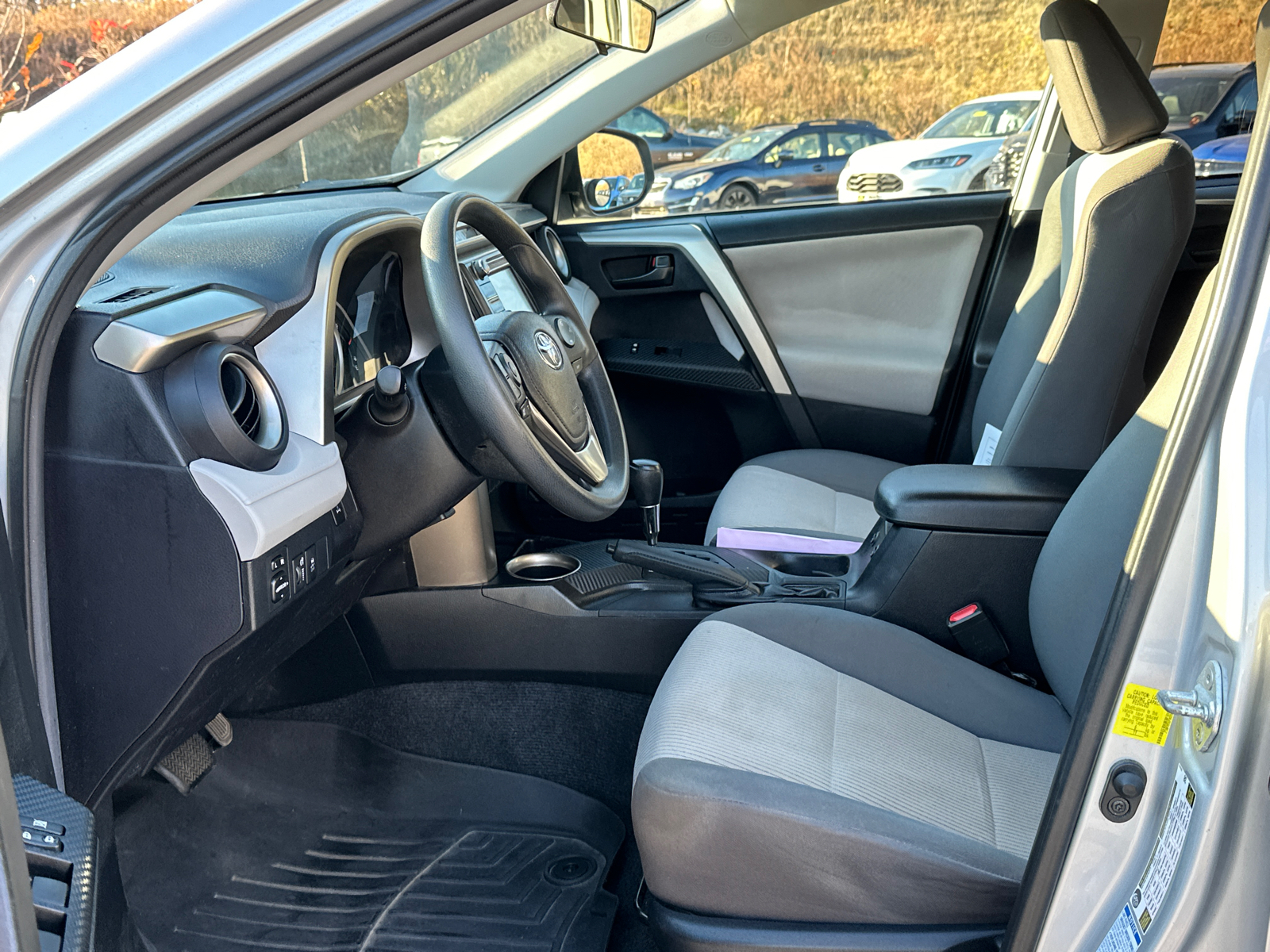 2015 Toyota RAV4 LE 10