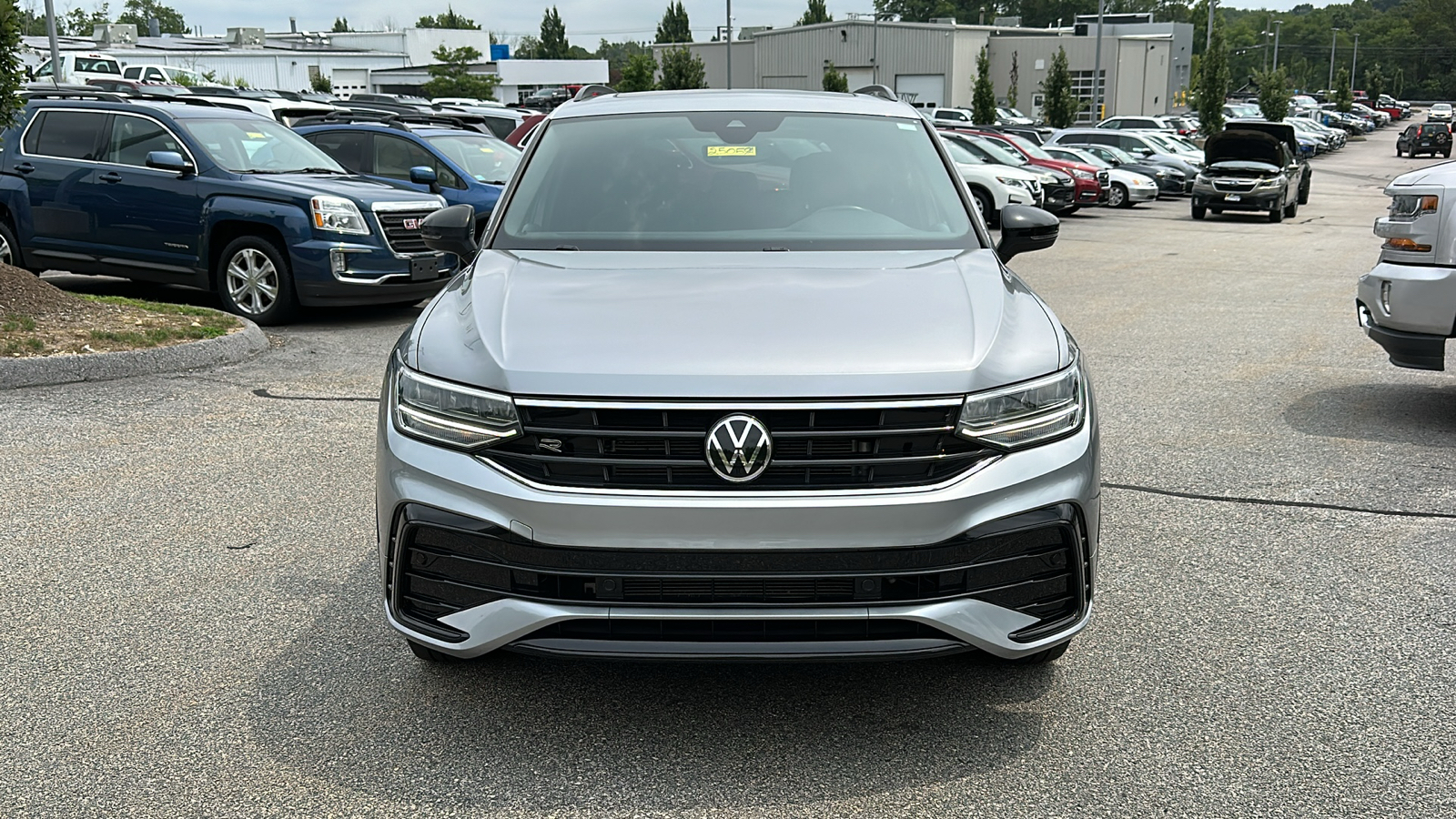 2022 Volkswagen Tiguan 2.0T SE R-Line Black 3