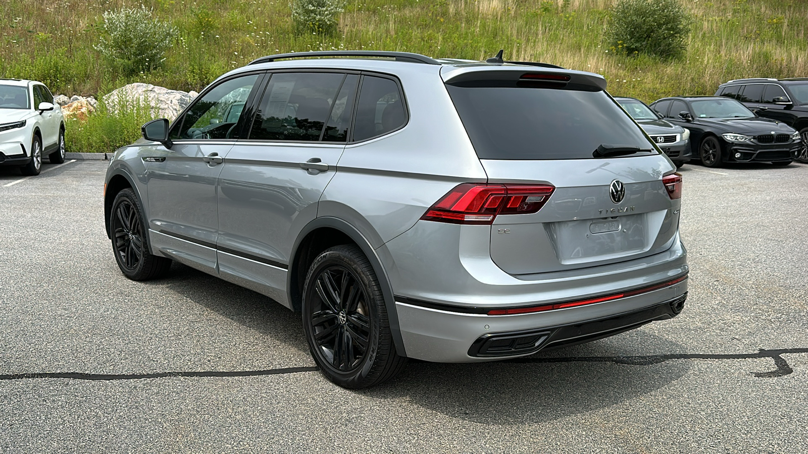 2022 Volkswagen Tiguan 2.0T SE R-Line Black 4