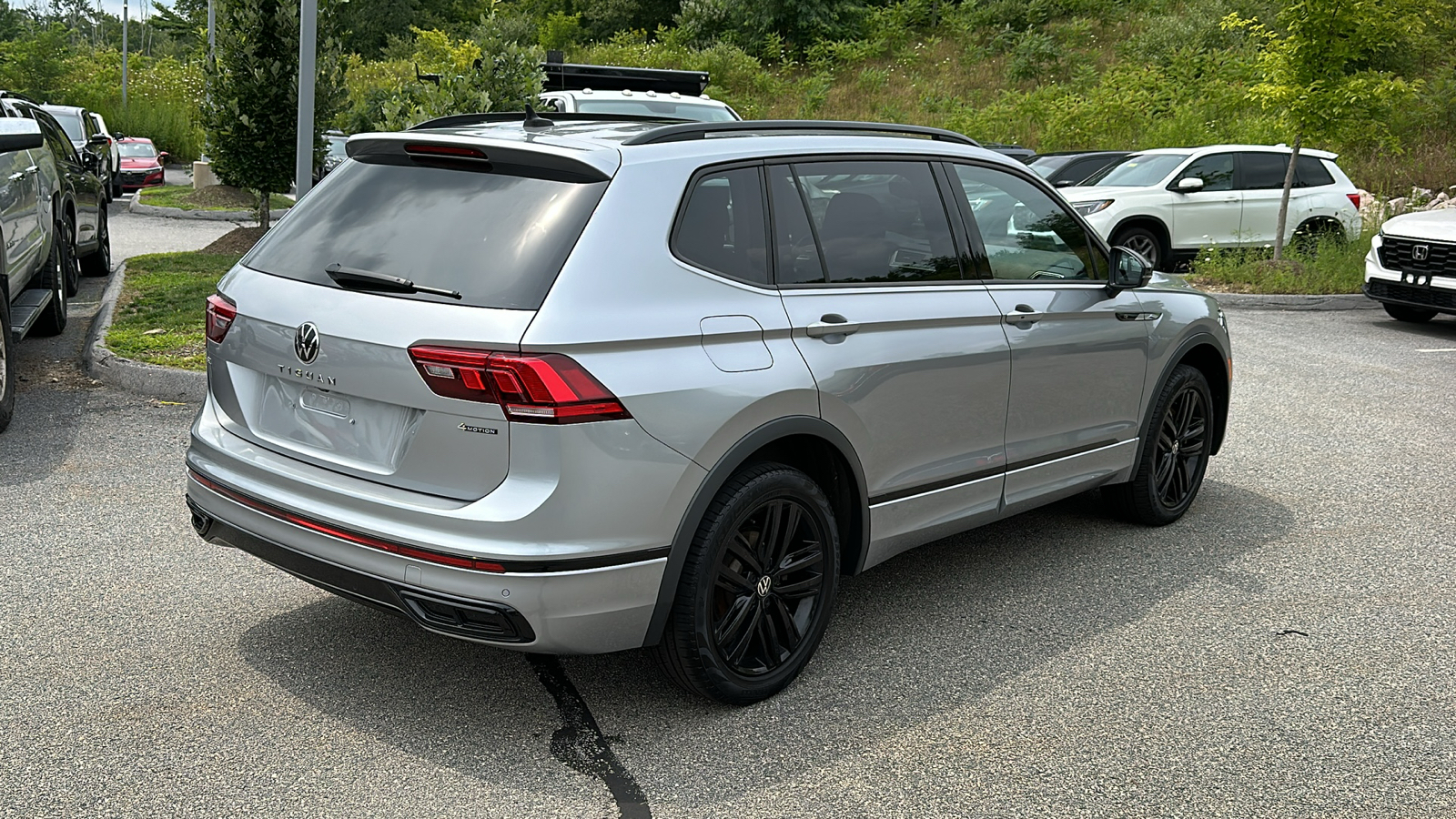 2022 Volkswagen Tiguan 2.0T SE R-Line Black 6