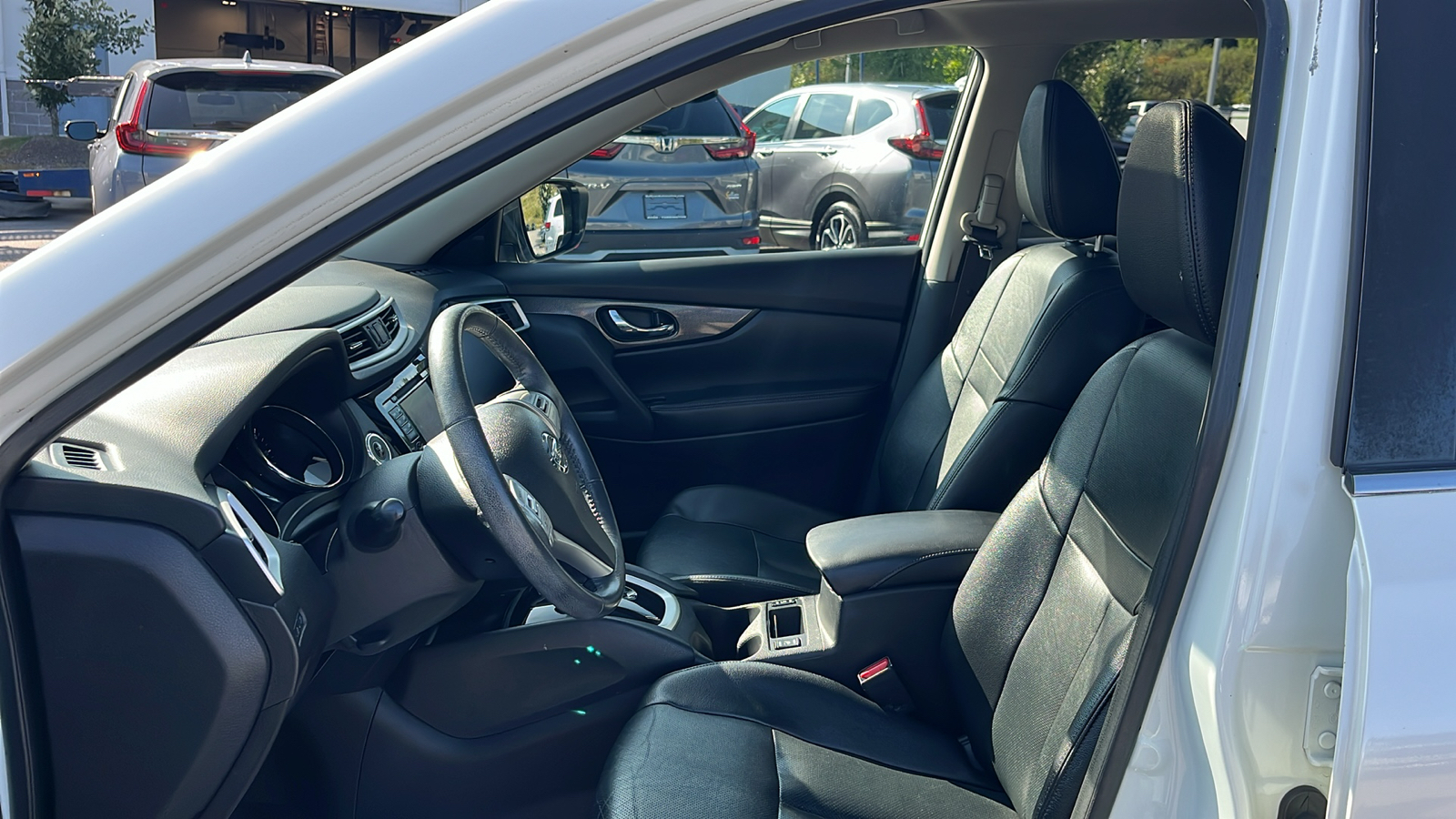 2016 Nissan Rogue SL 12