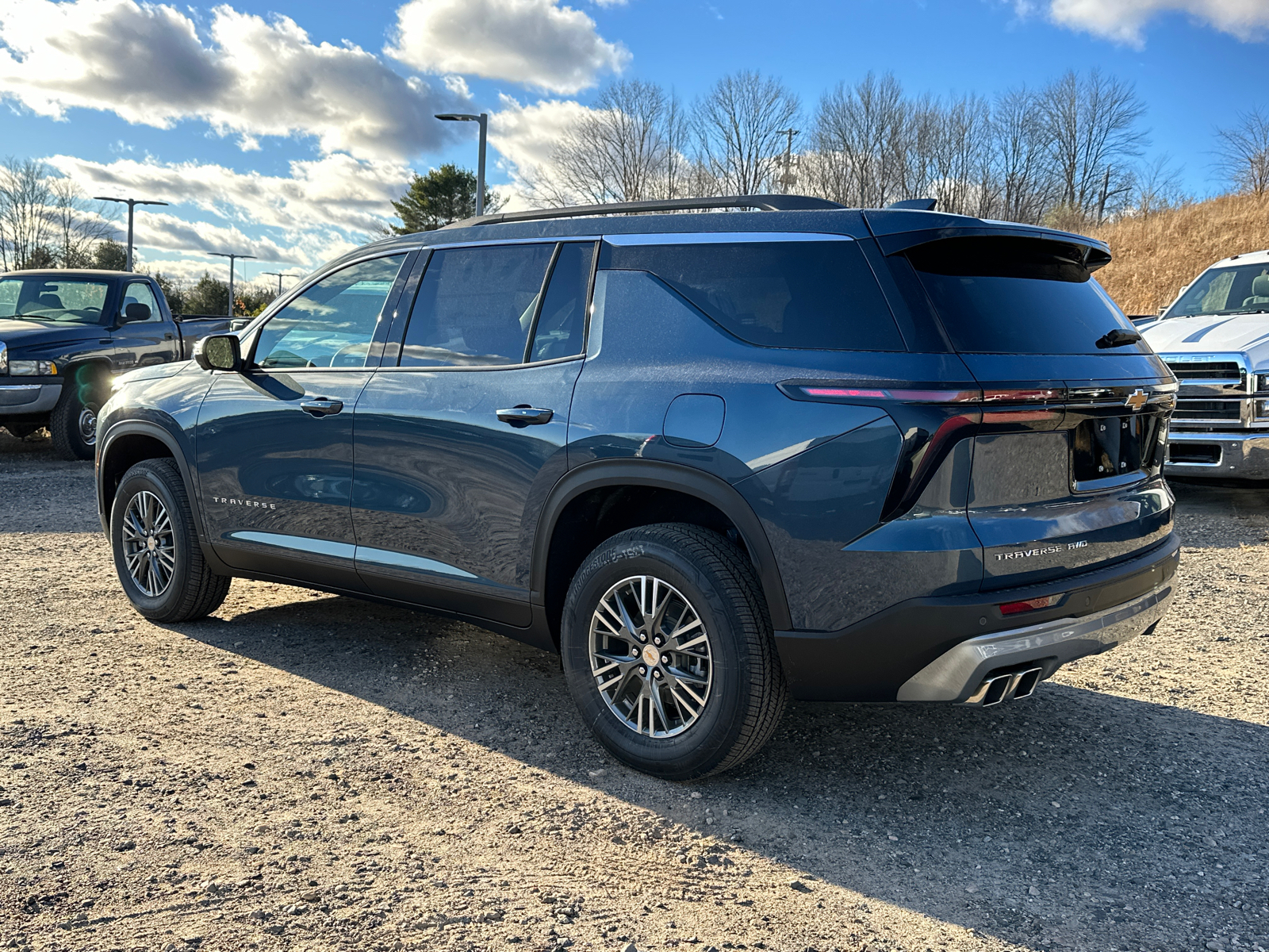 2025 Chevrolet Traverse LT 2