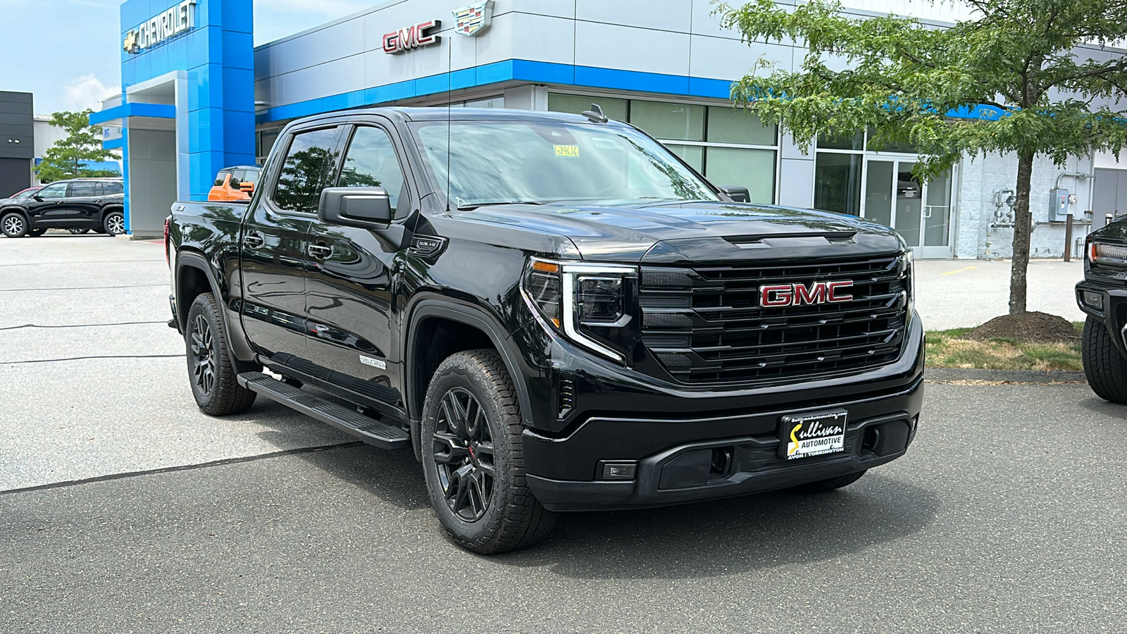 2024 GMC Sierra 1500 Elevation 2