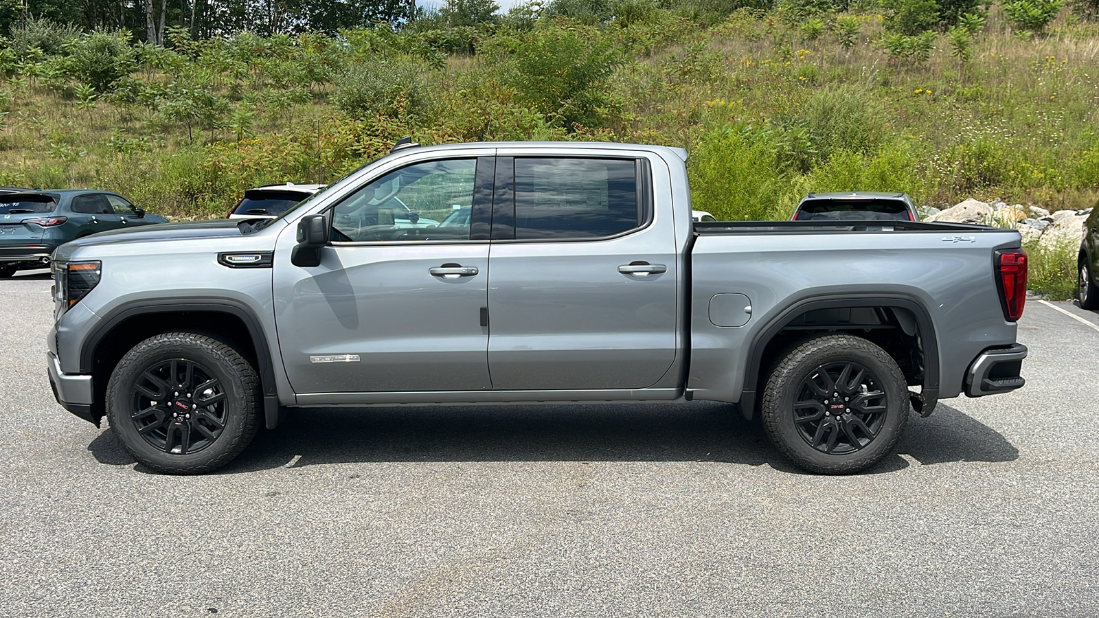 2024 GMC Sierra 1500 Elevation 2