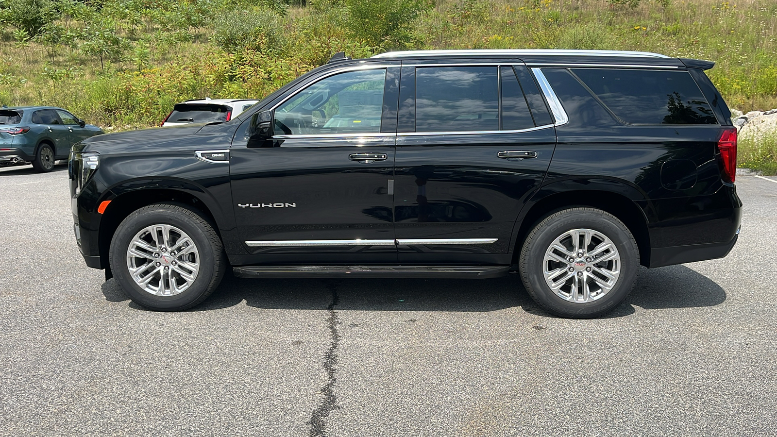 2024 GMC Yukon SLT 2